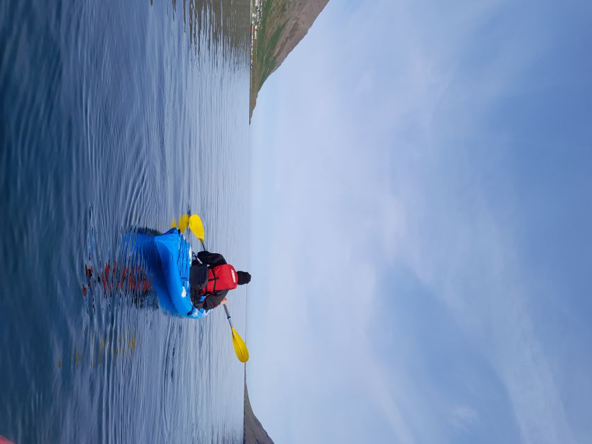 Siglufjörður / Siglufjordur: Guided kayak tour. - Learning the kayak before heading into the fjord