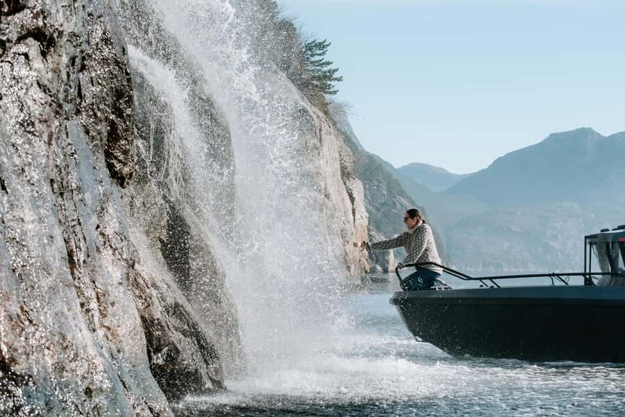 Stavanger: Boat Safari to Lysefjord and Preikestolen - Hengjanefossen and the waterfall pause