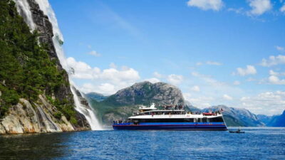 Lysefjorden Cruise and Preikestolen Hike