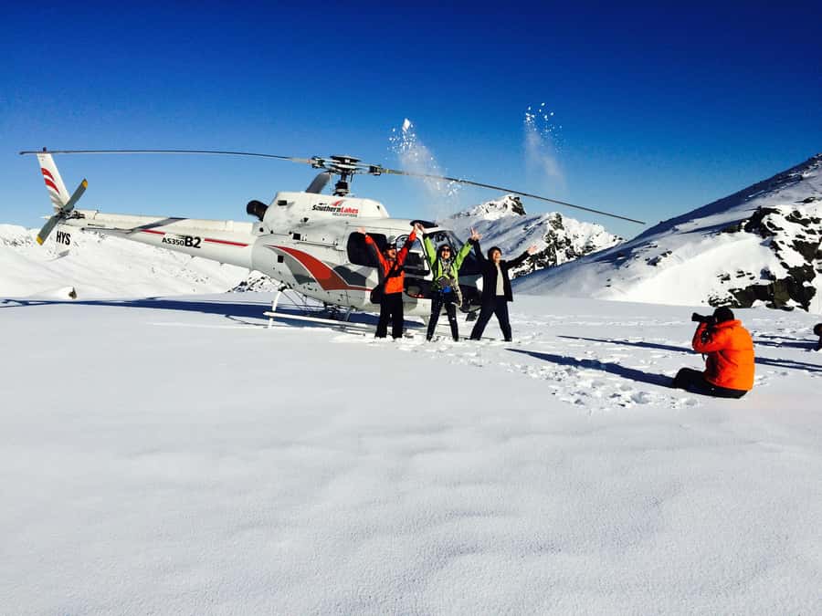Te Anau: 30-Minute Fiordland National Park Scenic Flight - Landing beside a mountain tarn