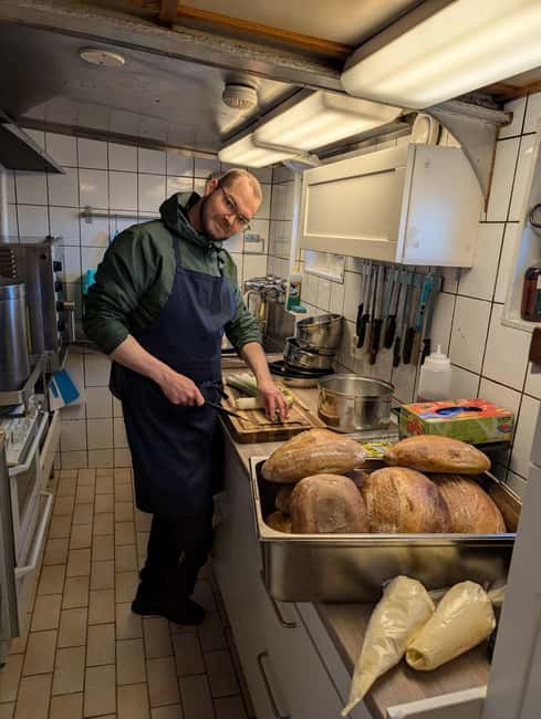 Tromsø: Classic arctic fjord cruise with lite lunch - Should you book the Tromsø Arctic fjord cruise?