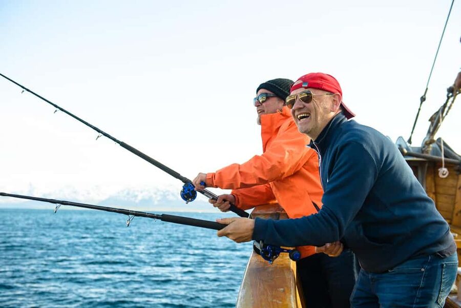 Tromsø: Fishing & Fjord Cruise - Staying warm in northern weather