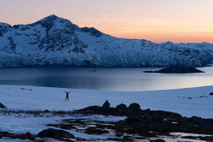 Tromsø: Fjords & Beaches Tour with Campfire and Arctic Food - A guide who adjusts instead of forcing the plan