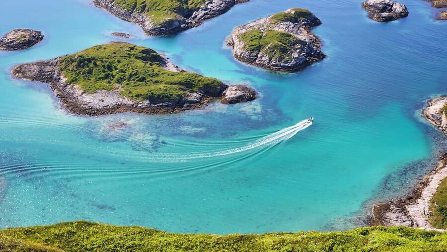 Tromsø: Sommaroy Fjord Tour with Lunch Option - What the guides add to the day