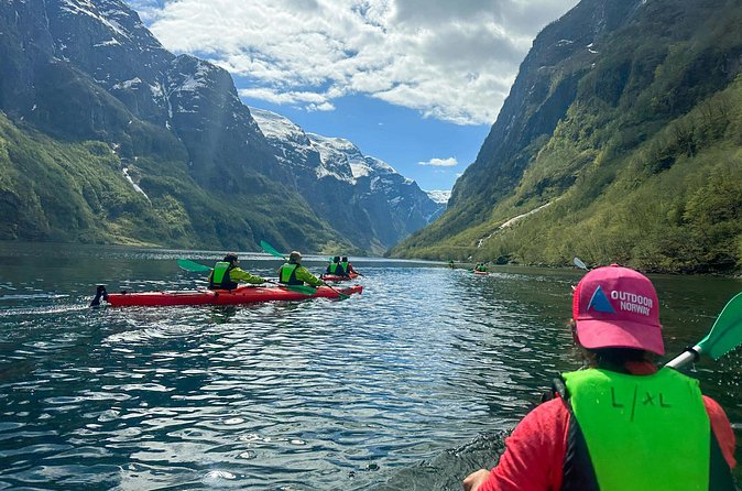 Vossevangen: Nærøyfjord Full-Day Guided Kayaking Trip - Lunch by the water, with no packed meal provided