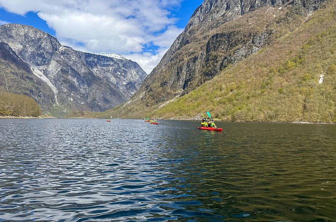 Vossevangen: Nærøyfjord Full-Day Guided Kayaking Trip - The guides can make or break the day