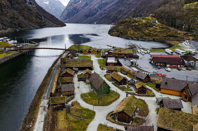 Winter Tour Viking Village, Nærøyfjord Cruise and Flåm Railway - The Nærøyfjord cruise is the day’s visual centerpiece