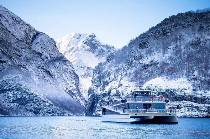 Winter Tour Viking Village, Nærøyfjord Cruise and Flåm Railway - Flåm offers a short pause before the train